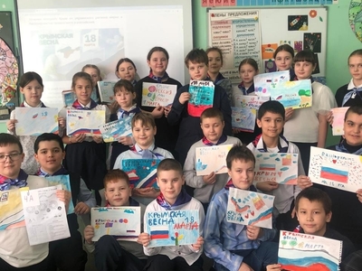 Крым - это Россия!

В школе прошли классные часы, посвященные Дню воссоединения Крыма с Россией.